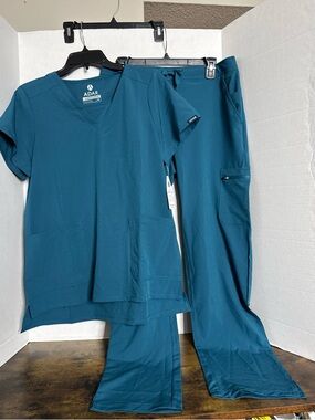 ADAR Women’s Women's Go-Basic Scrub Set A9200 Caribbean Blue NEW Medium